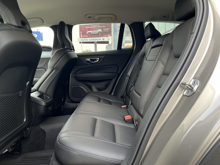 Volvo V60 CROSS COUNTRY B4 AWD Aut 1.maj