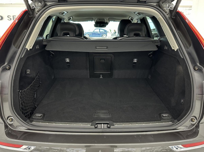 Volvo XC60 B4 AWD INSCRIPTION REZERVACE