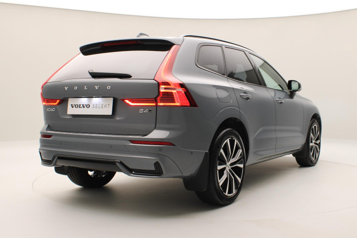 Volvo XC60 B4 AWD PLUS DARK REZERVACE