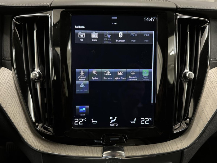 Volvo XC60 B4 AWD INSCRIPTION REZERVACE