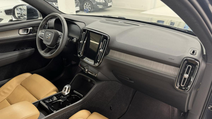 Volvo XC40 T5 TWINe INSCRIPTION REZERVACE