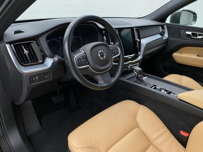 Volvo XC60 T5 AWD MOMENTUM AUT CZ 2.0 Momentum