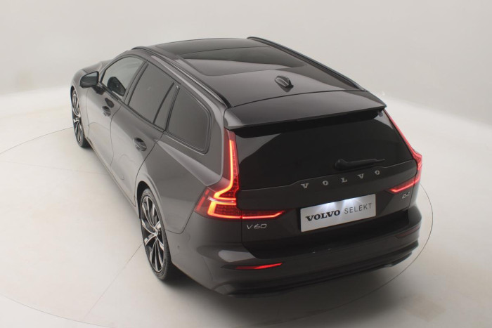 Volvo V60 B4 ULTIMATE DARK AUT REZERVACE