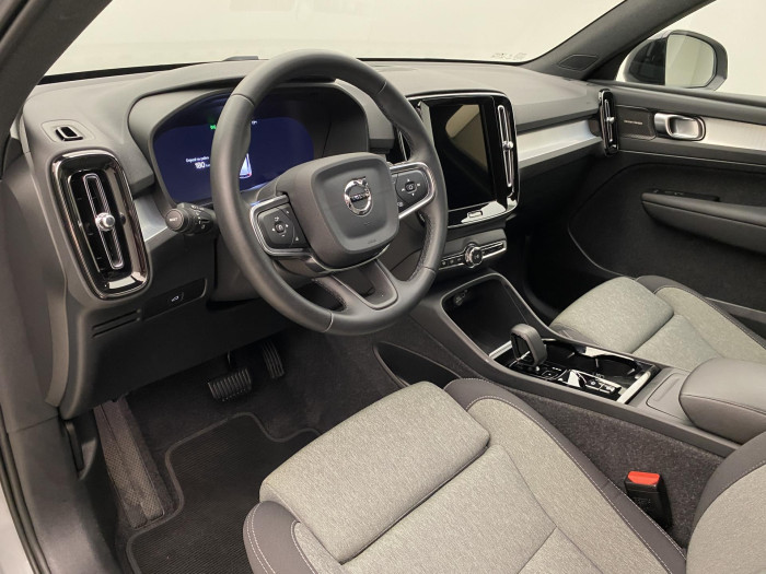 Volvo XC40 B3 DARK PLUS AUT CZ