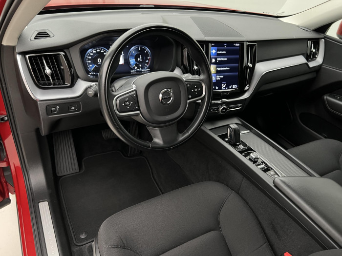 Volvo XC60 B4 AWD MOMENTUM AUT CZ 2.0 Momentum