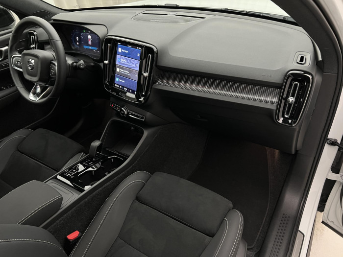 Volvo XC40 B3 ULTRA DARK AUT CZ