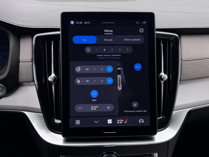 Volvo XC90 B5 AWD CORE AUT CZ 1.maj