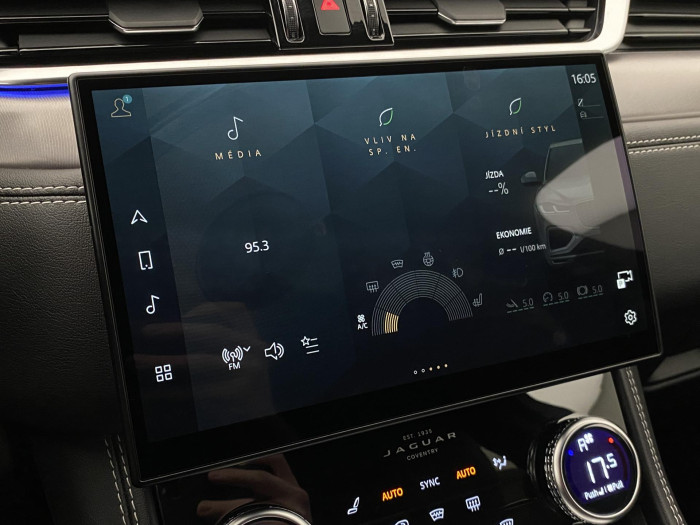 Jaguar F-Pace D300 R-DYNAMIC SE REZERVACE 3.0 d Dynamic SE