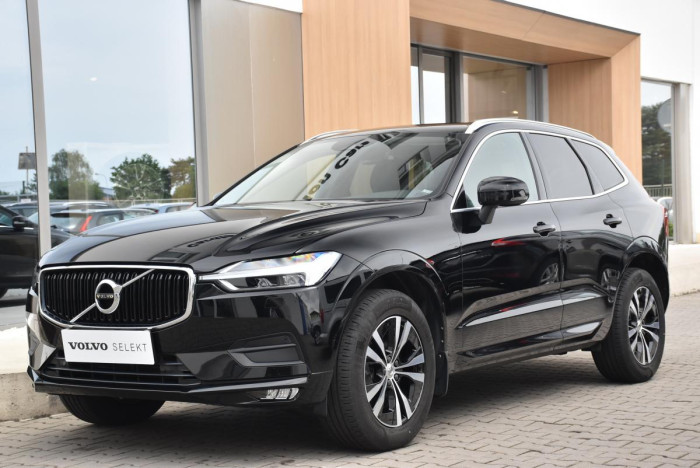 Volvo XC60 B5 AWD MOMENTUM AUT REZERVACE 2.0 Momentum