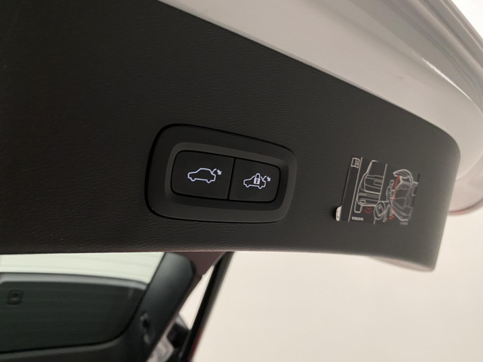 Volvo XC40 T3 R-DESIGN AUT 1.maj.