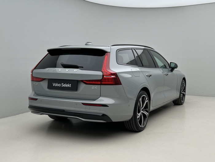 Volvo V60 B4 PLUS DARK AUT 1.maj.