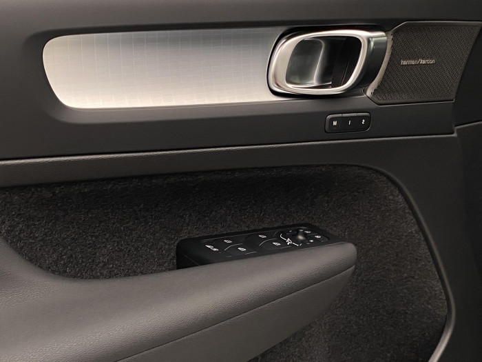 Volvo XC40 B3 AUT PLUS BLACK EDITION