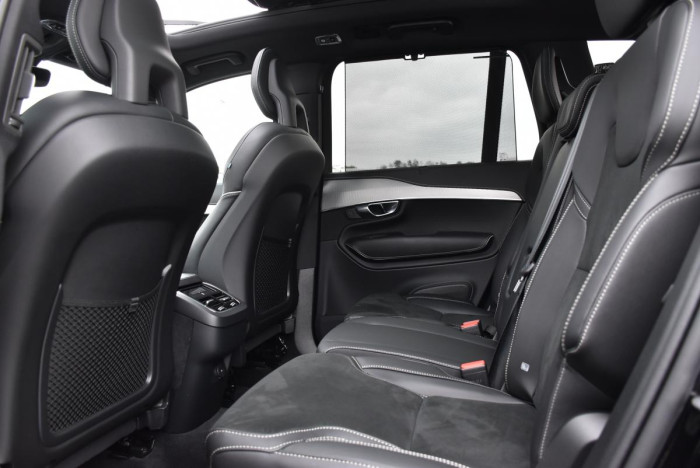 Volvo XC90 B5 AWD R-Design REZERVACE