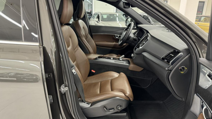 Volvo XC90 B6 AWD INSCRIPTION REZERVACE