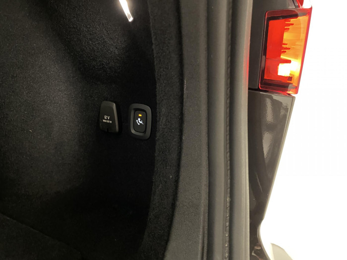 Volvo V60 B4 DARK PLUS AUT 1.maj