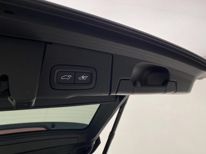 Volvo XC60 B4 AWD DARK PLUS AUT