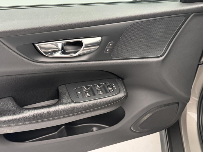 Volvo V60 CC D4 AWD MOMENTUM REZERVACE 2.0 d CC CC Momentum
