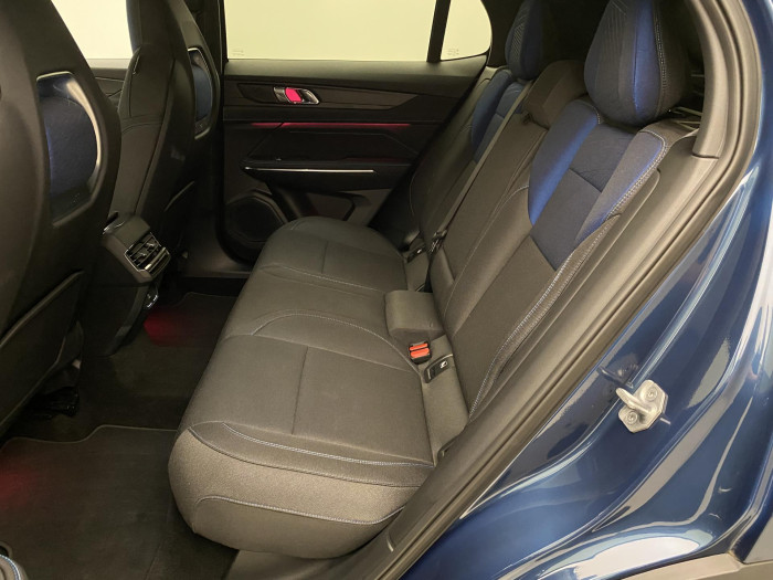 Lynk & Co 01 PHEV DCT AUT 1.maj REZERVACE