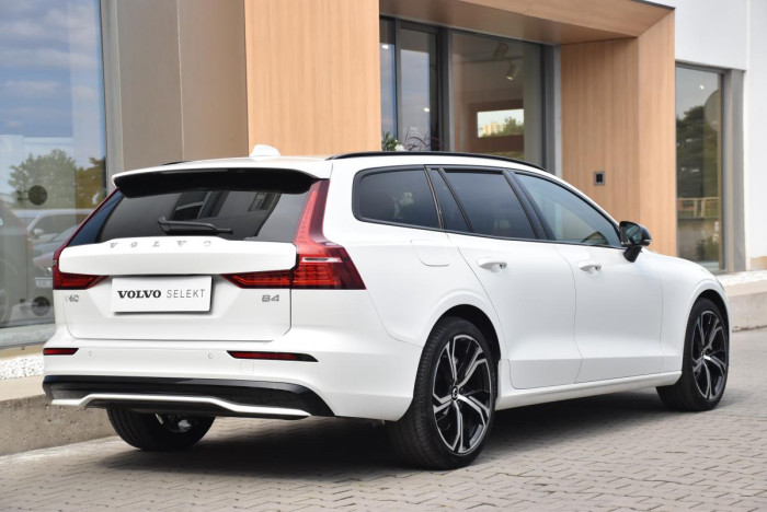 Volvo V60 B4 PLUS DARK AUT 1.maj.