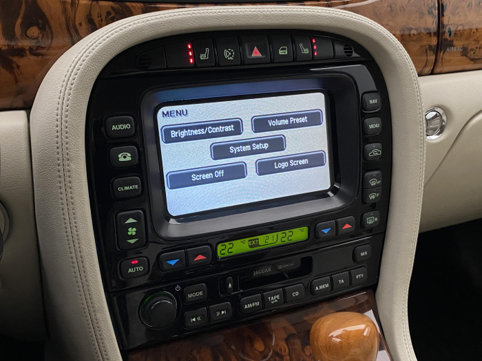 Jaguar XJ 4.2 V8 L EXECUTIVE AUT 1.maj 4.2 V8 Executive