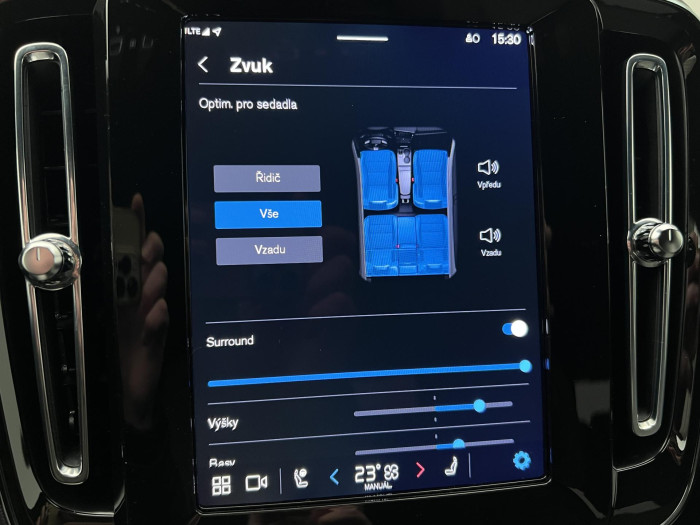 Volvo XC40 B3 PLUS DARK AUT CZ