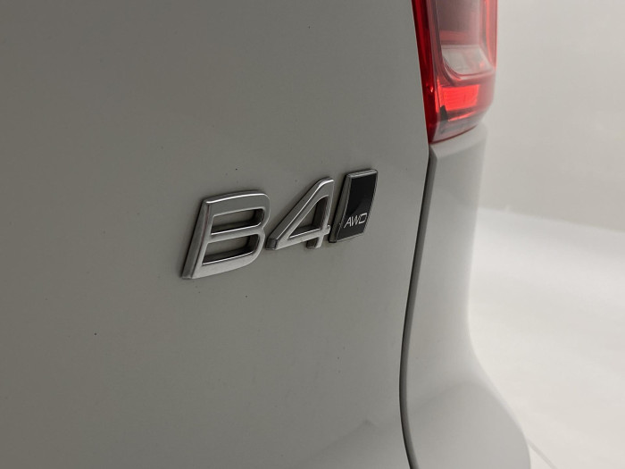 Volvo XC40 B4 AWD DARK ULTRA AUT CZ