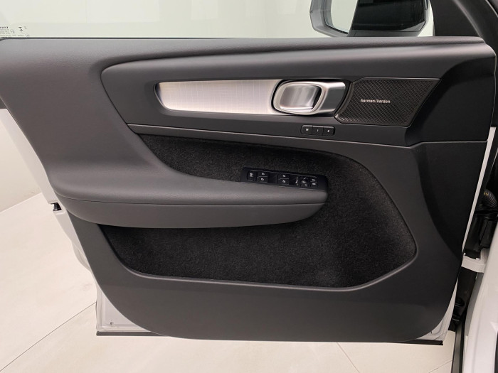 Volvo XC40 B3 DARK PLUS AUT CZ