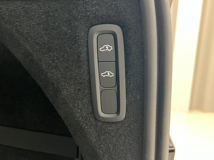 Volvo XC90 T8 AWD RECHARGE ULTRA DARK CZ