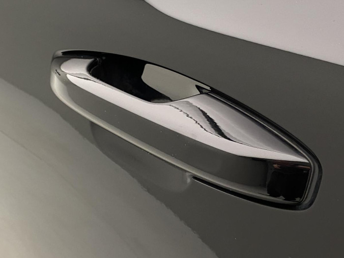Volvo XC40 B5 AWD R-DESIGN AUT REZERVACE