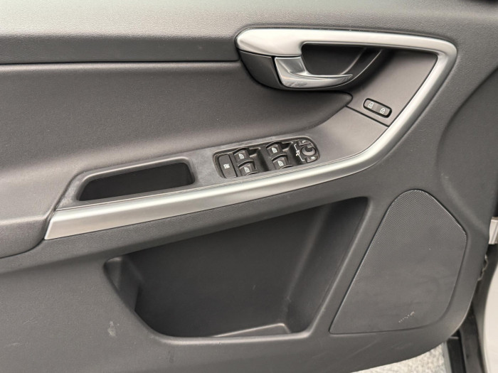 Volvo XC60 D5 AWD MOMENTUM AUT CZ 2.4 d Momentum