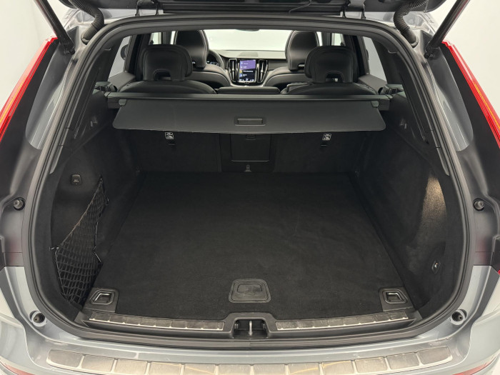 Volvo XC60 B5 AWD R-DESIGN AUT