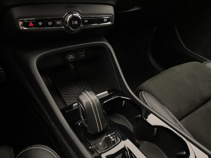 Volvo XC40 D4 AWD R-DESIGN REZERVACE 2.0 d
