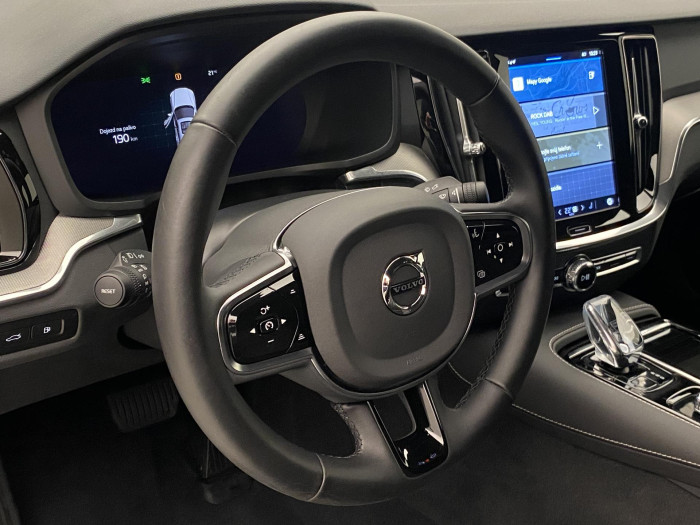 Volvo S60 T6 AWD PLUS DARK REZERVACE