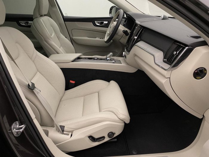 Volvo XC60 B5 AWD ULTIMATE AUT CZ 1.maj.
