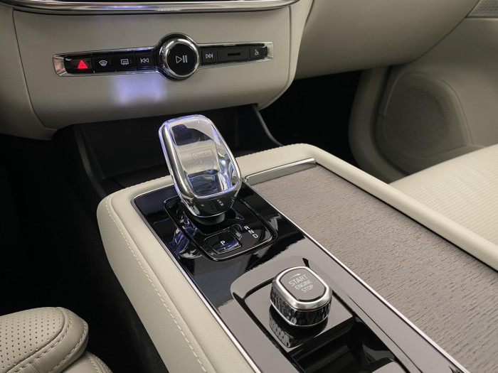 Volvo XC90 T8 AWD RECHARGE DARK ULTRA 7m