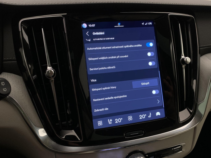 Volvo V60 T8 AWD PLUG-IN BRIGHT ULTRA CZ