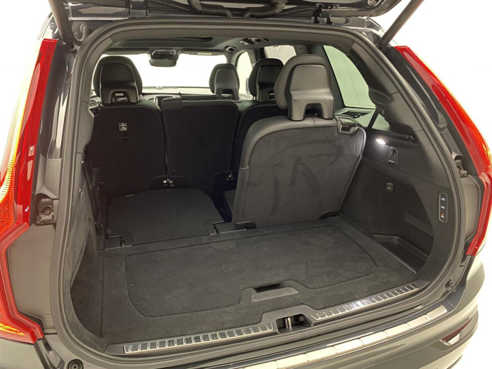 Volvo XC90 B6 AWD R-DESIGN REZERVACE