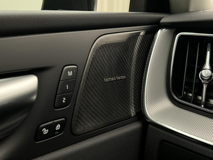 Volvo XC60 B5 AWD PLUS DARK AUT 1.maj.