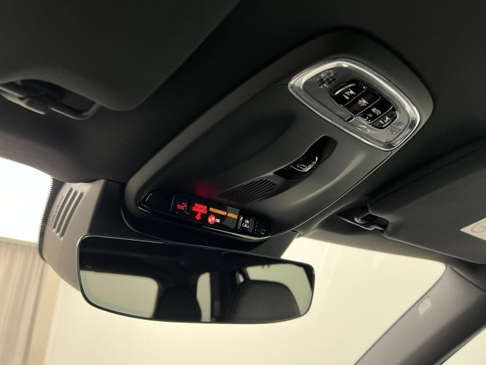 Volvo XC90 B5 AWD R-DESIGN 7MÍSTNÁ AUT
