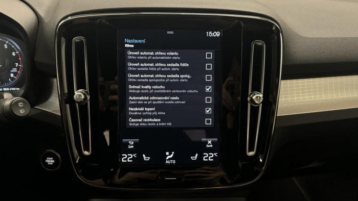 Volvo XC40 B4 MOMENTUM REZERVACE 2.0 Momentum