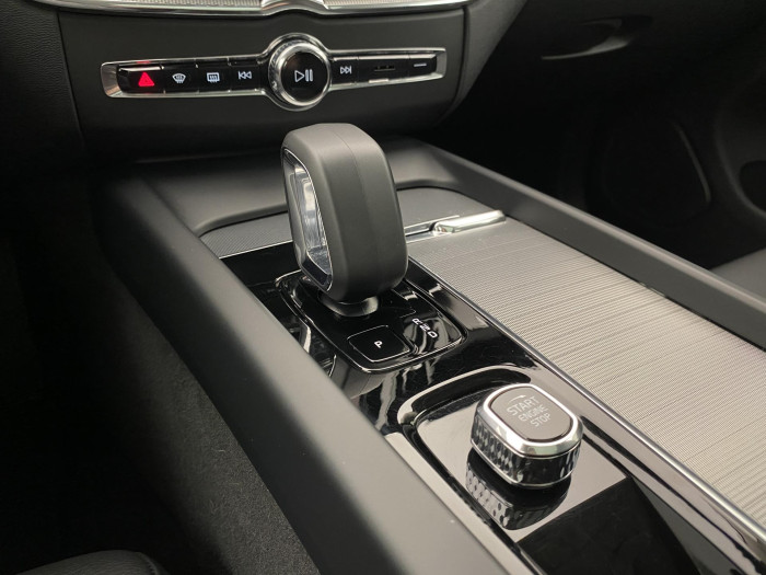 Volvo XC60 B4 AWD R-DESIGN AUT CZ