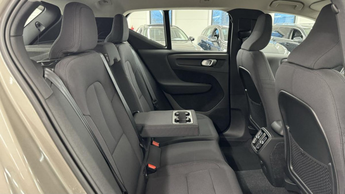 Volvo XC40 B4 AWD MOMENTUM REZERVACE 2.0 Momentum