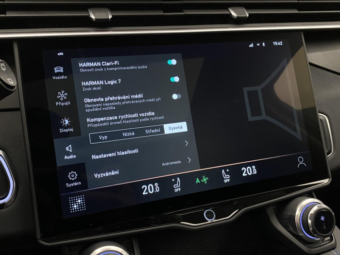 Lynk & Co 01 PHEV DCT AUT 1.maj. REZERVACE