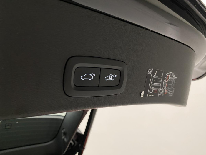 Volvo XC40 P6 RECHARGE ČR 69kWh REZERVACE
