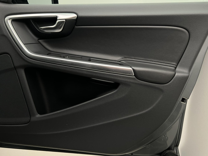 Volvo V60 CC D4 AWD SUMMUM AUT 2.4 d CC CC Summum