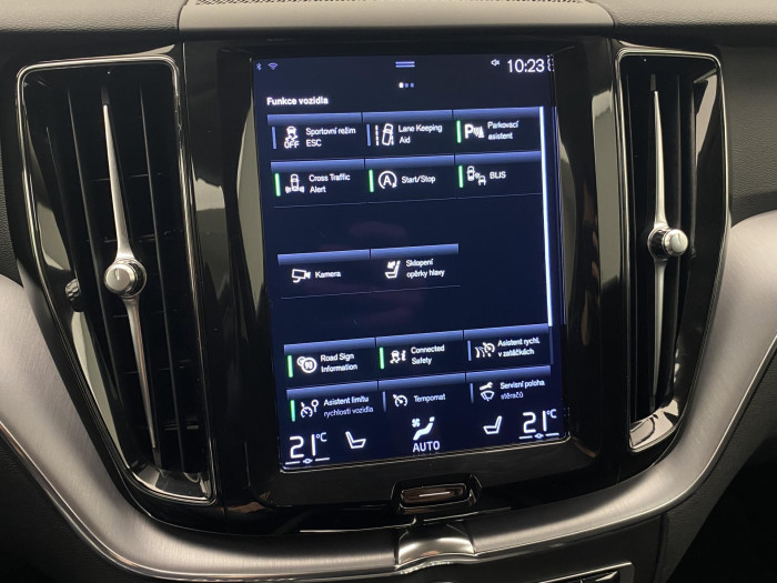 Volvo XC60 B4 AWD MOMENTUM AUT CZ 2.0 Momentum