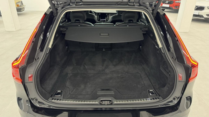 Volvo V90 CROSS COUNTRY B5 REZERVACE