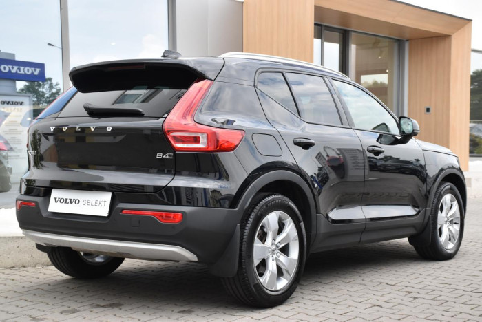 Volvo XC40 B4 AWD MOMENTUM REZERVACE 2.0 Momentum