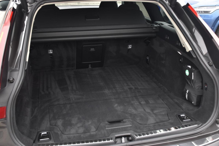 Volvo V90 CC D4 MOMENTUM REZERVACE 2.0 d CC CC Momentum
