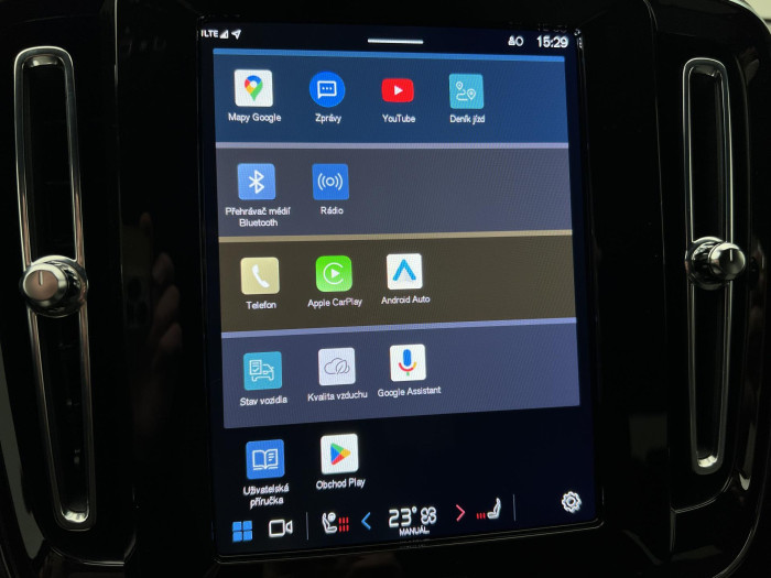 Volvo XC40 B3 PLUS DARK AUT CZ